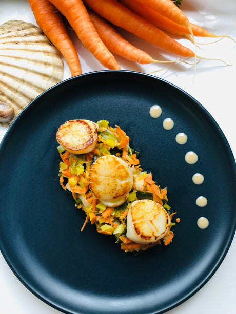 Coquilles Saint-Jacques sur son lit de légumes recette