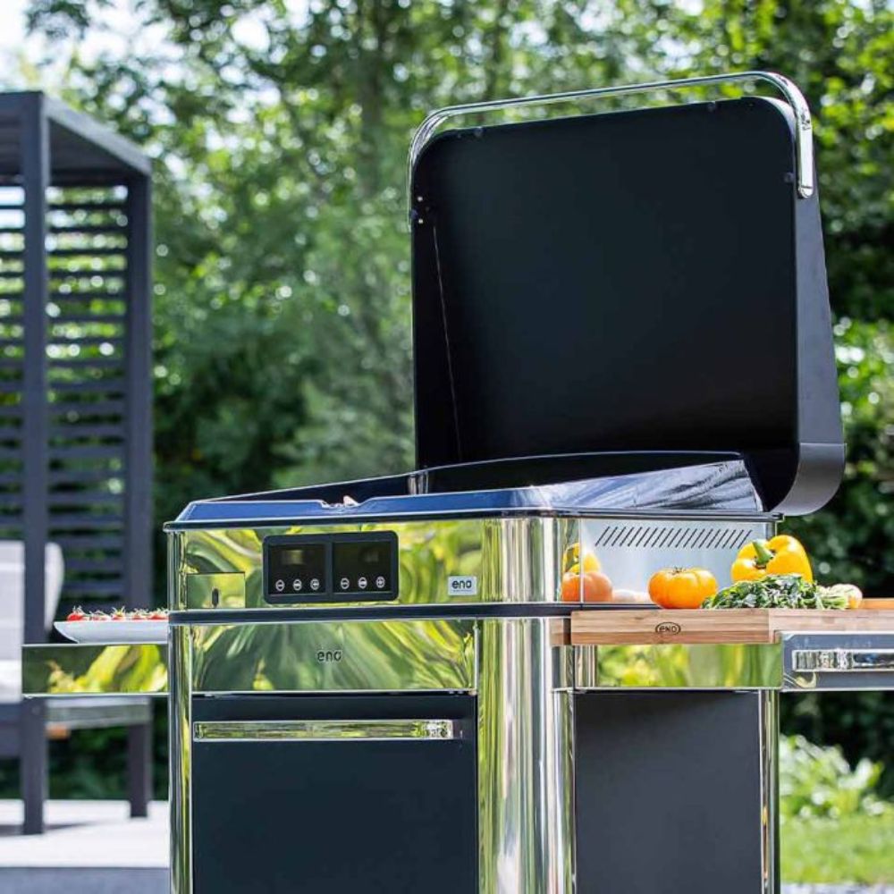 Plancha ENOSIGN 65 en extérieur, préparation de légumes sur chariot inox.