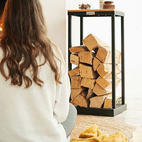 Range-bûches Actuel Noir avec support bois - LE MARQUIER feu de cheminée design ouvert chic