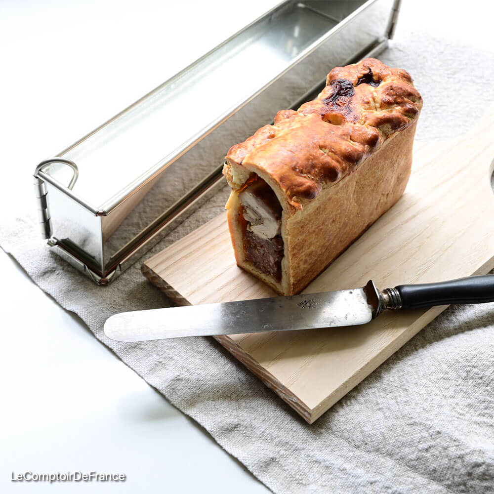Pâté en croûte dans moule en fer blanc GOBEL